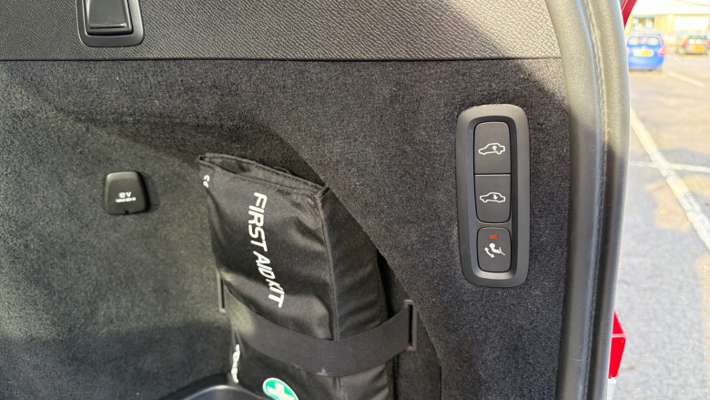 Volvo Xc90 2.0 B6P [300] R DESIGN Pro 5dr AWD Geartronic Petrol Estate